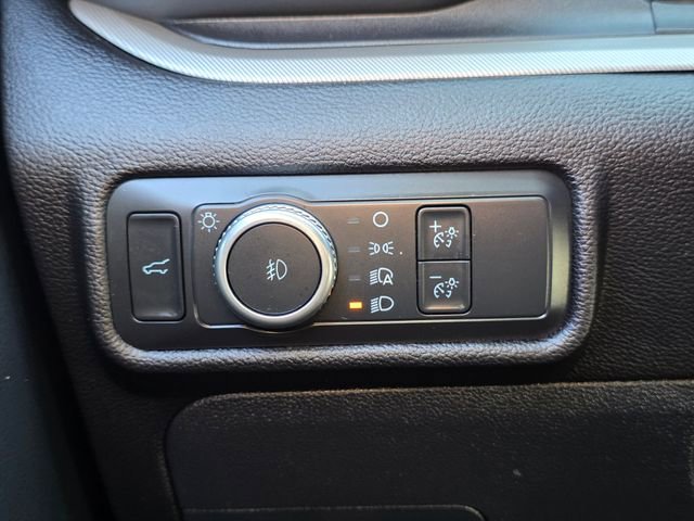 Used 2022 Ford Explorer XLT image 38