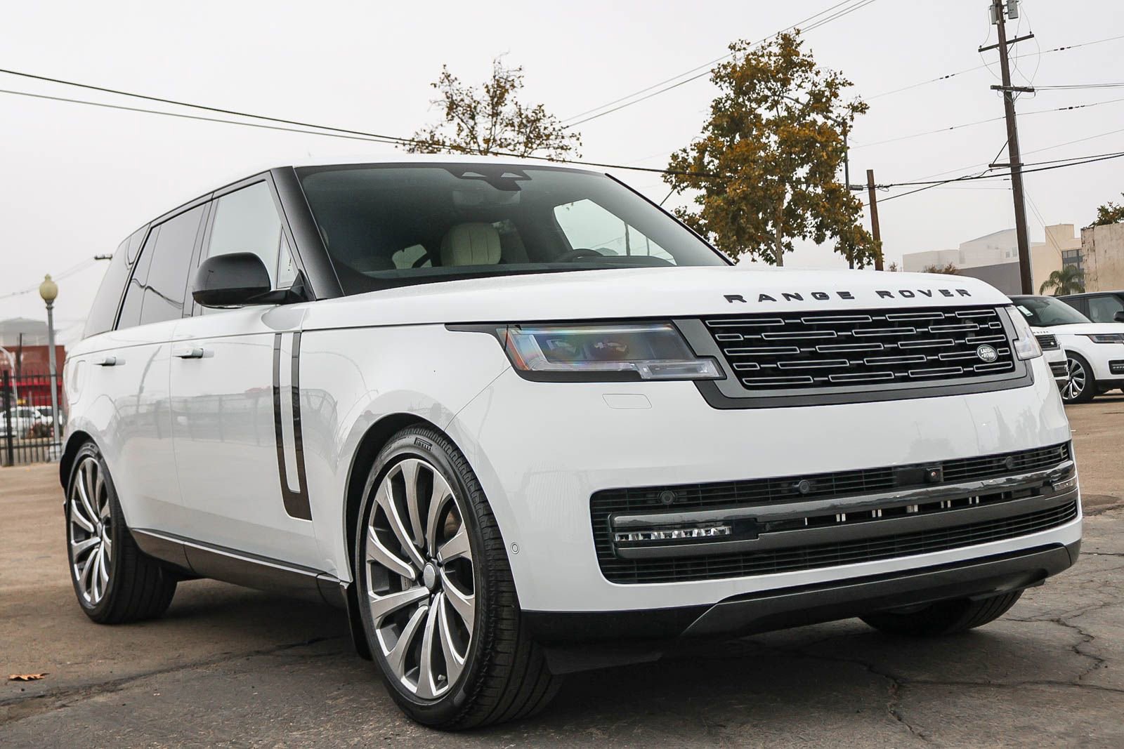 New 2025 Land Rover Range Rover SE image 3