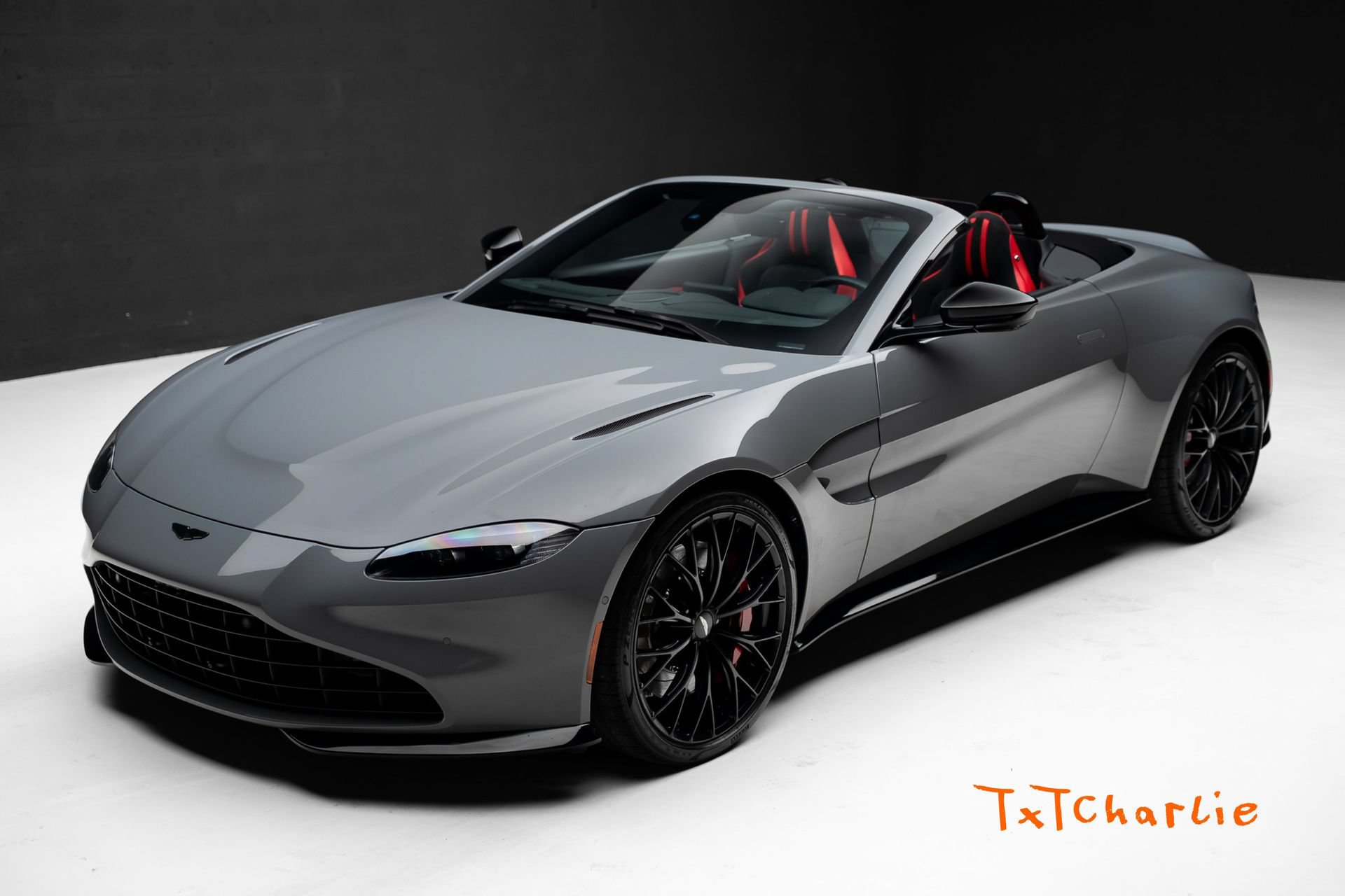 Used 2023 Aston Martin V8 Vantage Roadster RWD image 1