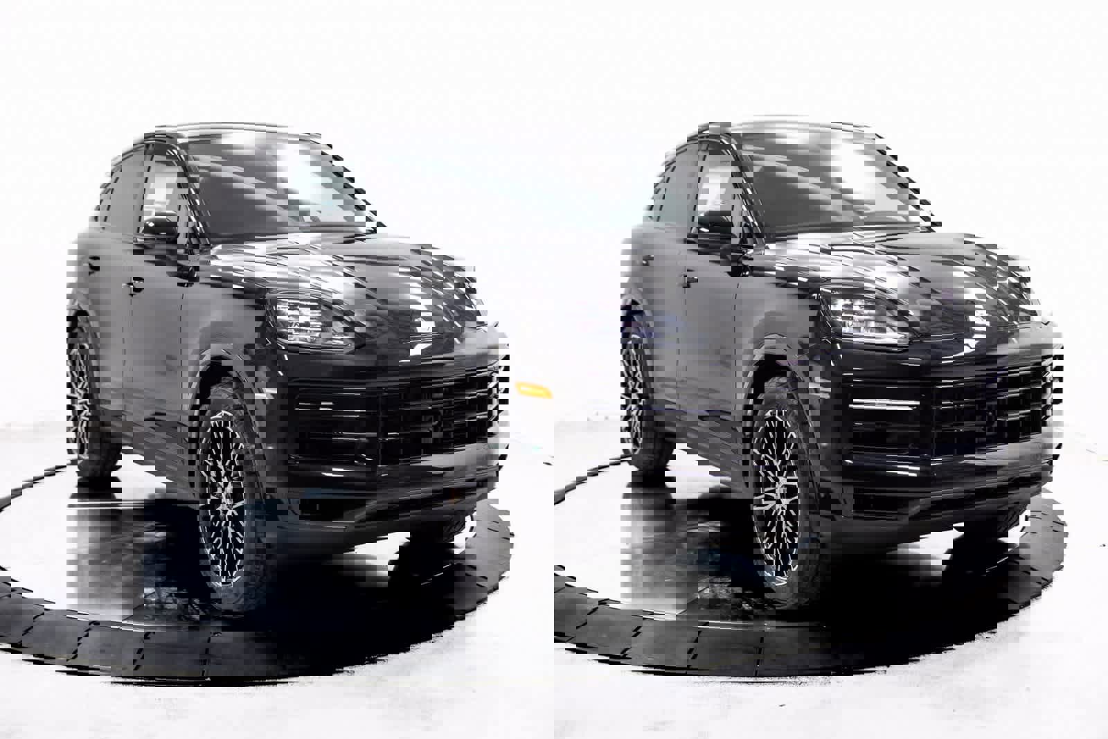 Certified 2025 Porsche Cayenne Coupe image 9