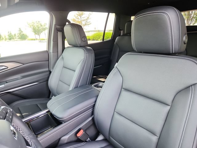 New 2027 Chevrolet Traverse LT w/ Midnight/Sport Edition AWD/4WD image 13