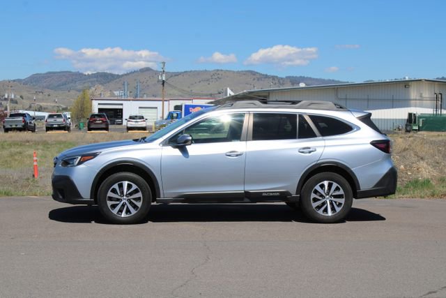 Used 2020 Subaru Outback Premium image 3