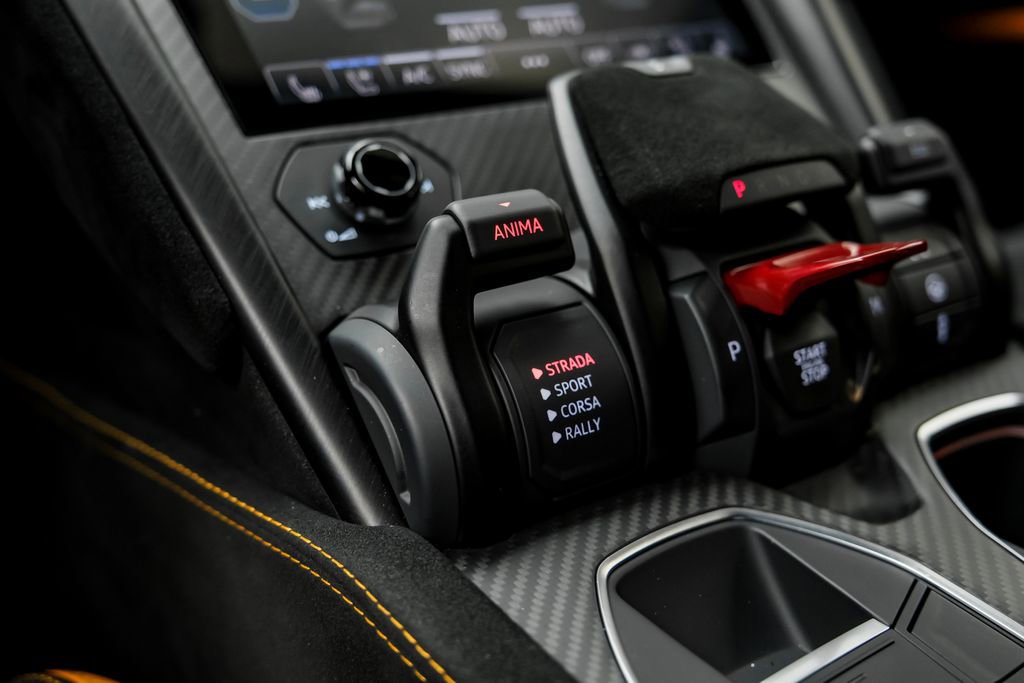 Used 2023 Lamborghini Urus Performante AWD/4WD image 30