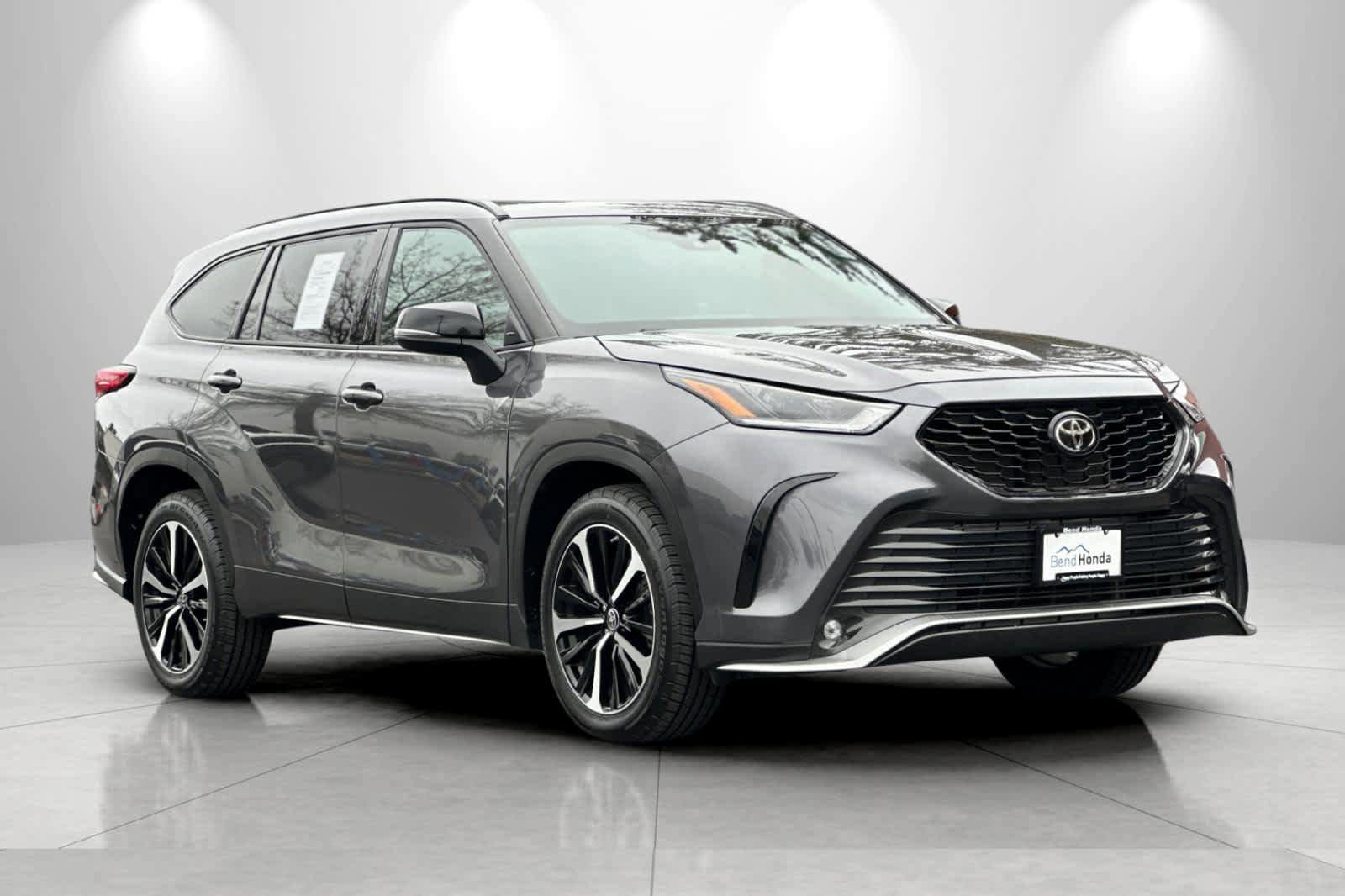 Used 2022 Toyota Highlander XSE AWD/4WD image 9