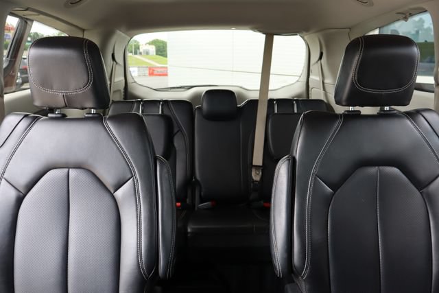 Used 2023 Chrysler Pacifica Touring-L FWD image 29