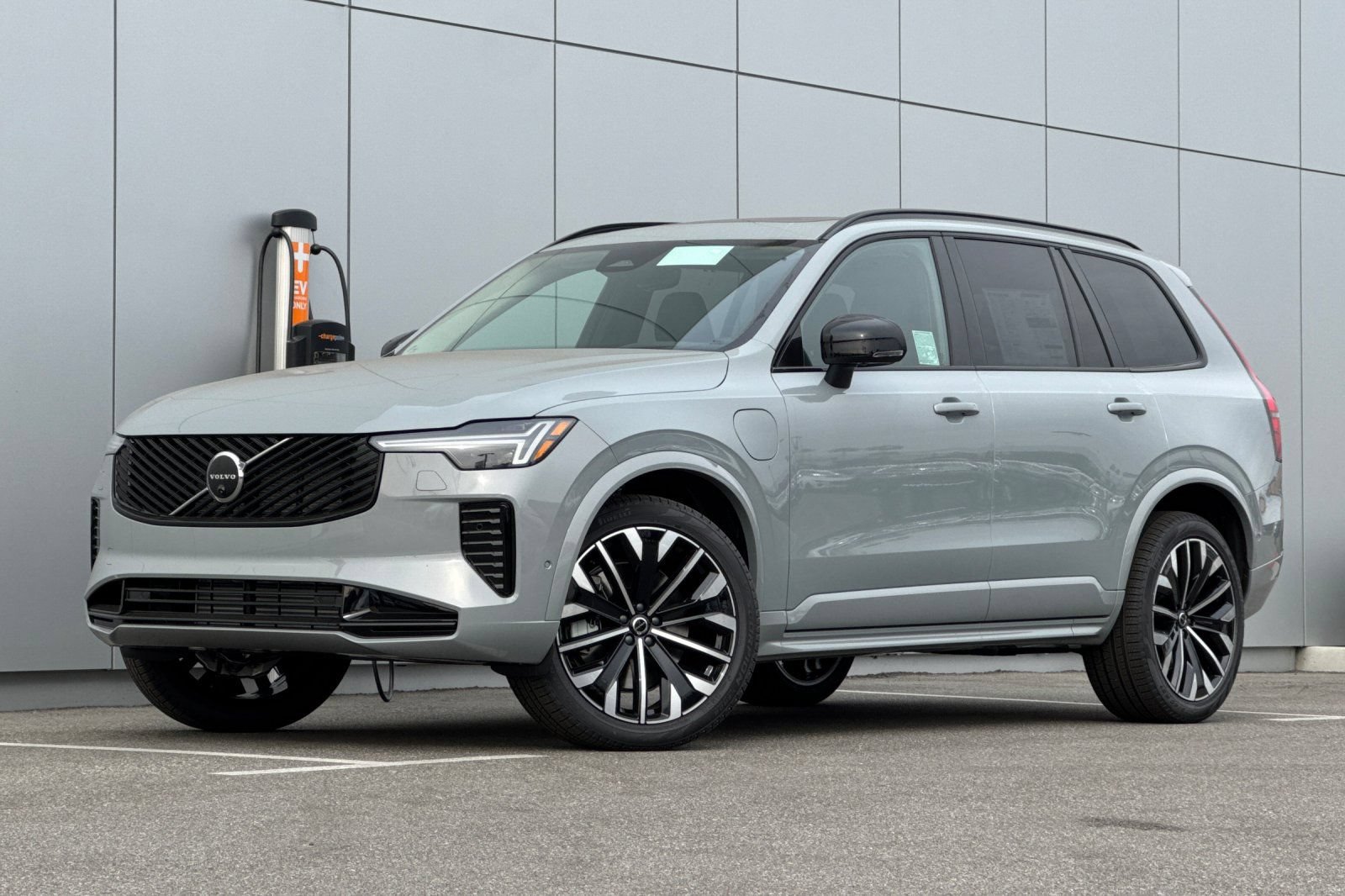 New 2026 Volvo XC90 T8 Ultra w/ Lounge Package AWD/4WD image 1