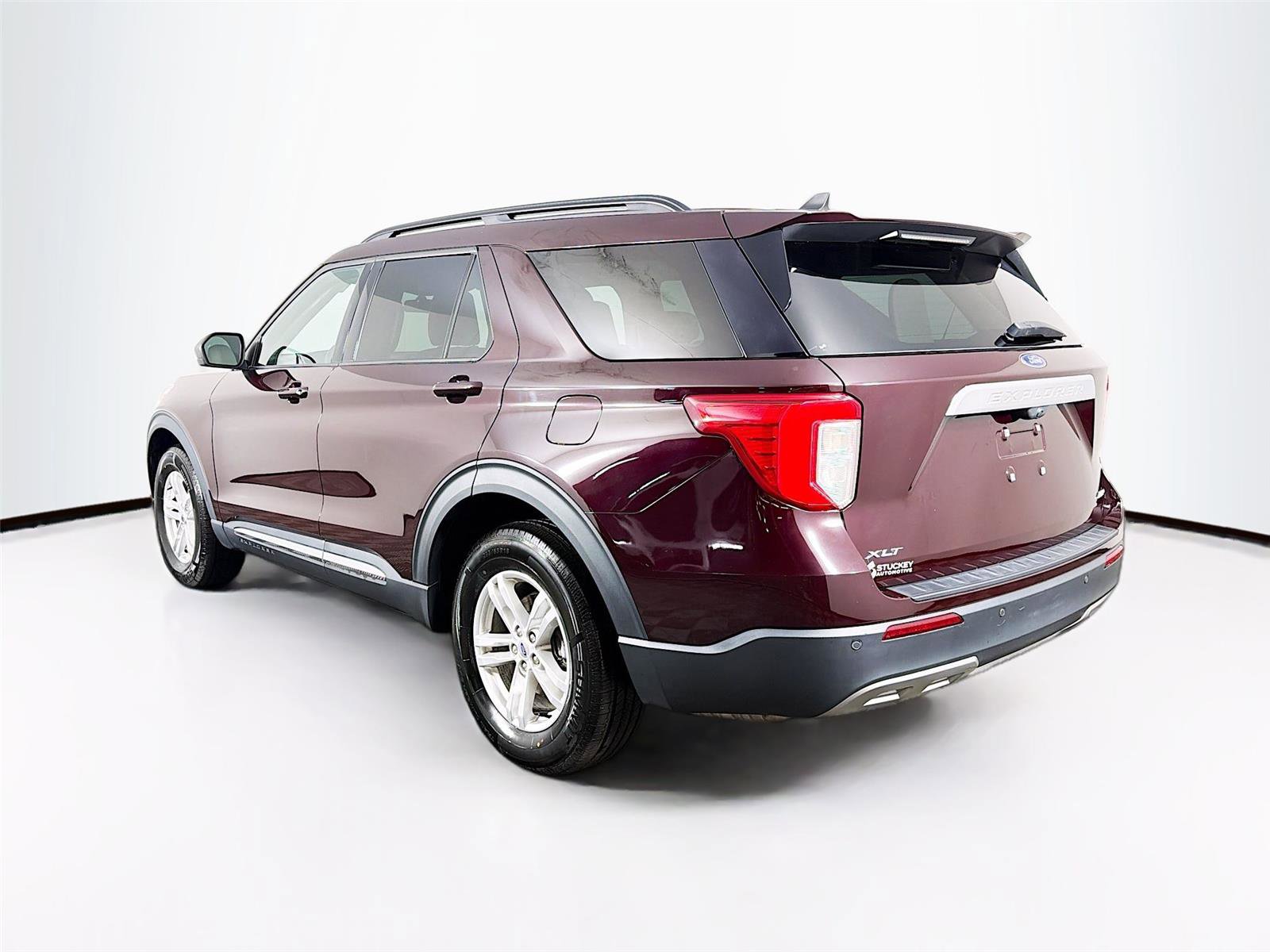 Used 2022 Ford Explorer XLT w/ Equipment Group 202A AWD/4WD image 9