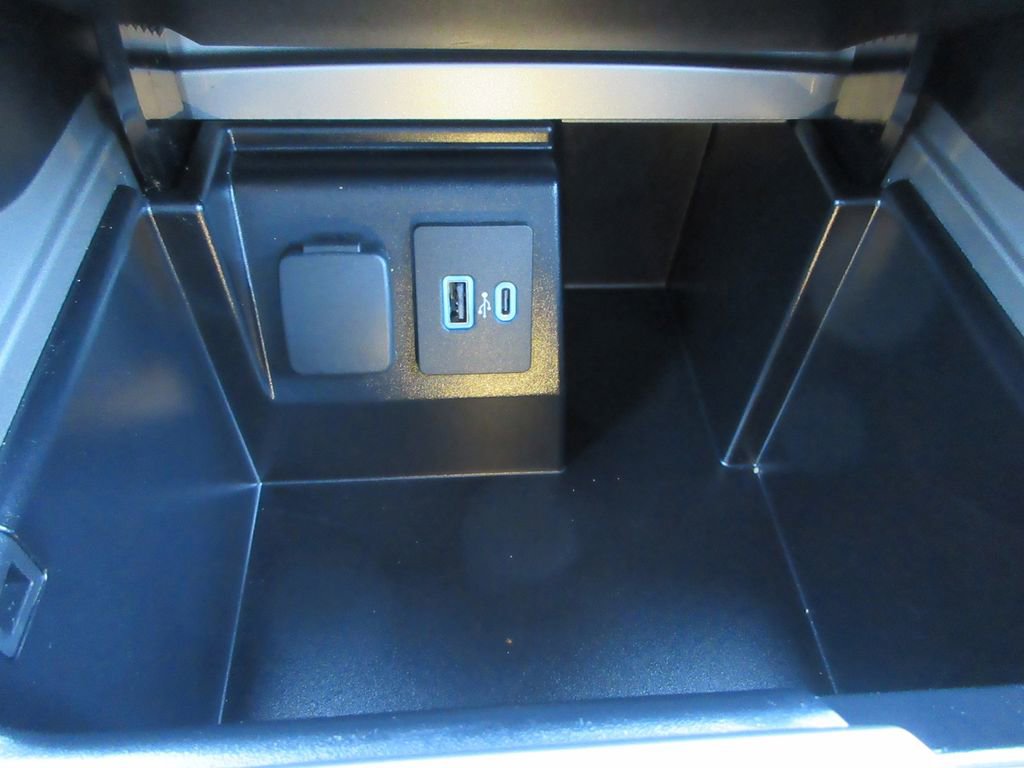 Used 2023 Ford Explorer XLT w/ Equipment Group 202A AWD/4WD image 31