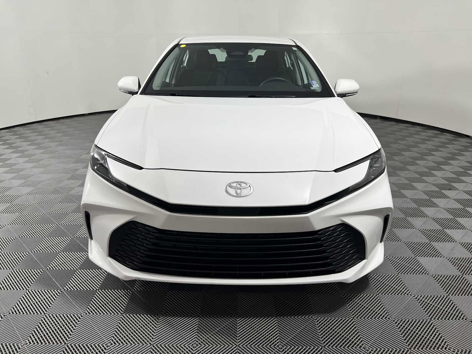 Used 2025 Toyota Camry LE FWD image 2