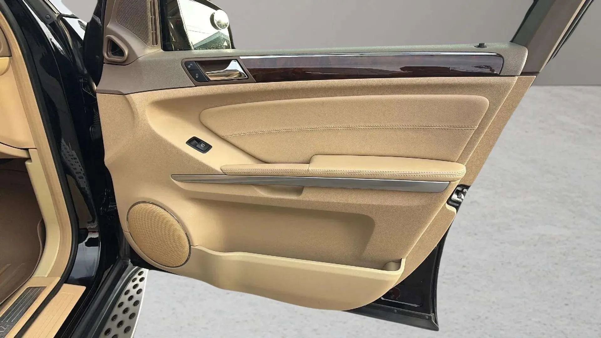 Used 2012 Mercedes-Benz GL 450 GL 450 4MATIC Sport Utility 4D image 14