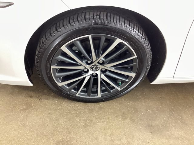 Used 2023 Lexus ES 300h w/ Premium Package FWD image 30
