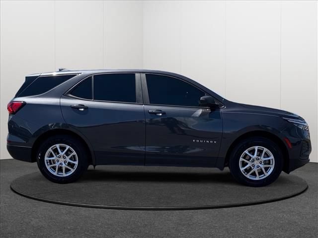 Certified 2022 Chevrolet Equinox LS w/ LS Convenience Package FWD image 4