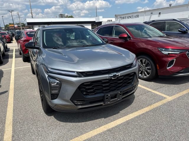 Used 2024 Chevrolet Trax ACTIV w/ Sunroof Package FWD image 4