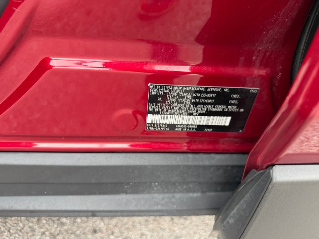 Used 2025 Toyota RAV4 XLE AWD/4WD image 30