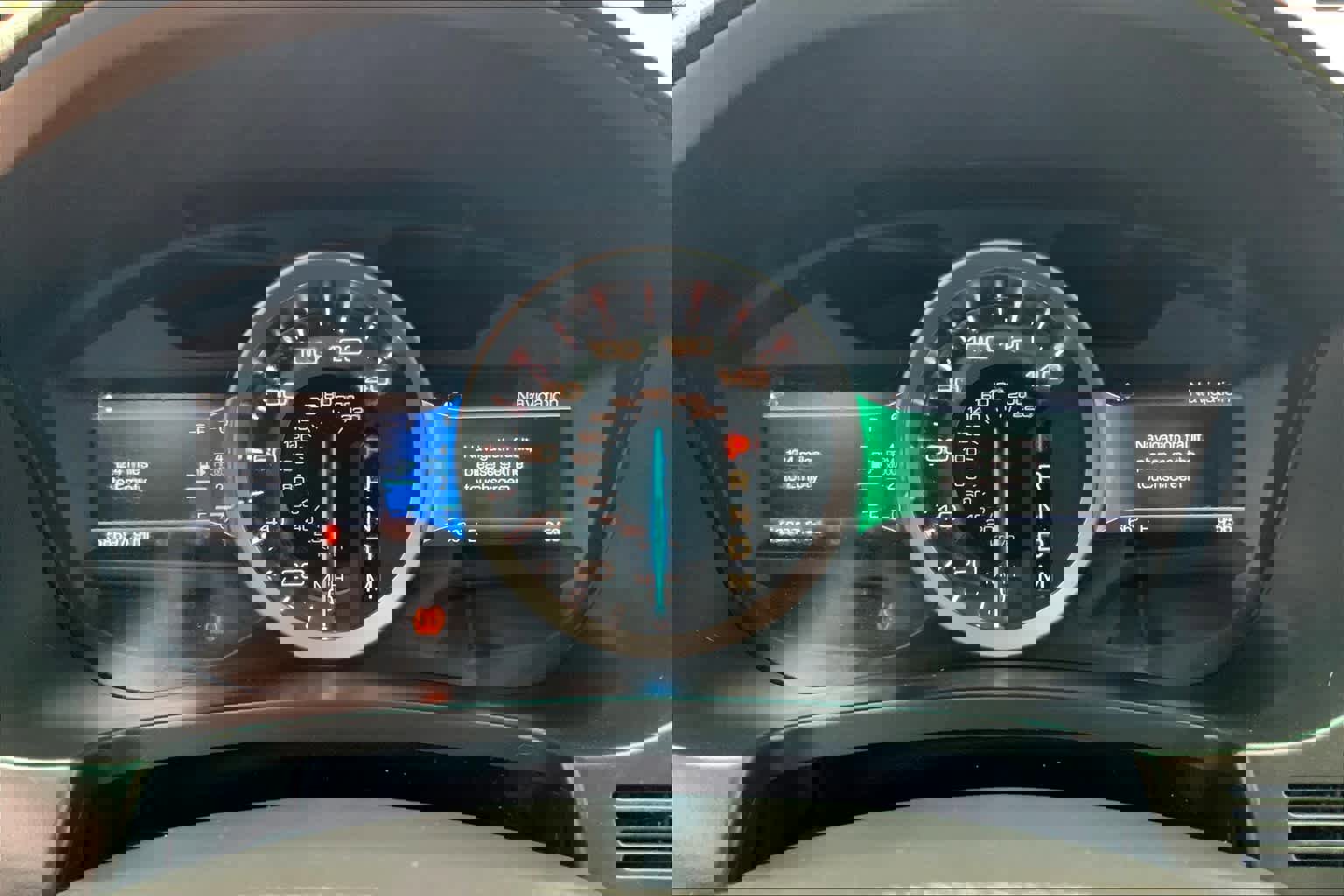 Used 2015 Ford Explorer XLT w/ Equipment Group 202B image 25