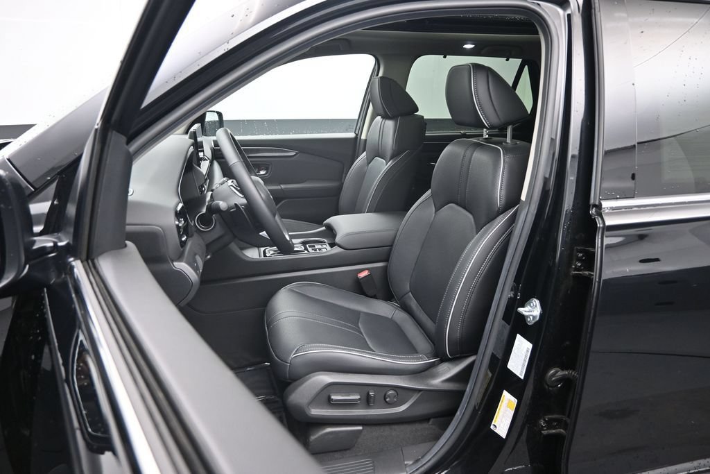 Used 2025 Honda Pilot Elite image 17
