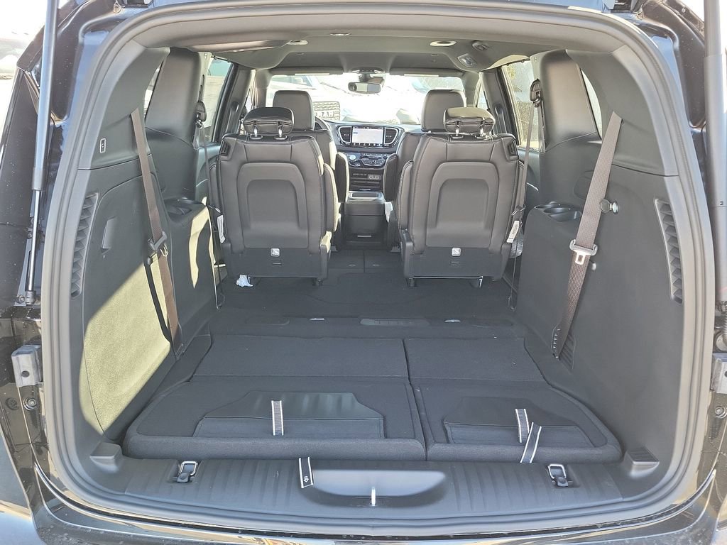New 2025 Chrysler Voyager LX image 12