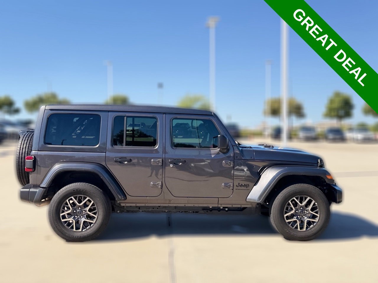 Used 2026 Jeep Wrangler Unlimited Sahara AWD/4WD image 11