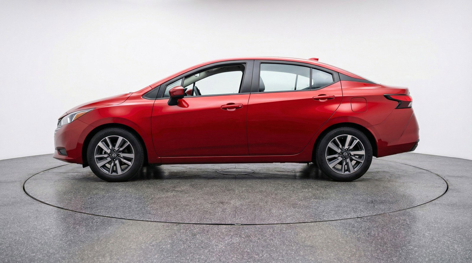 Used 2025 Nissan Versa SV FWD image 5