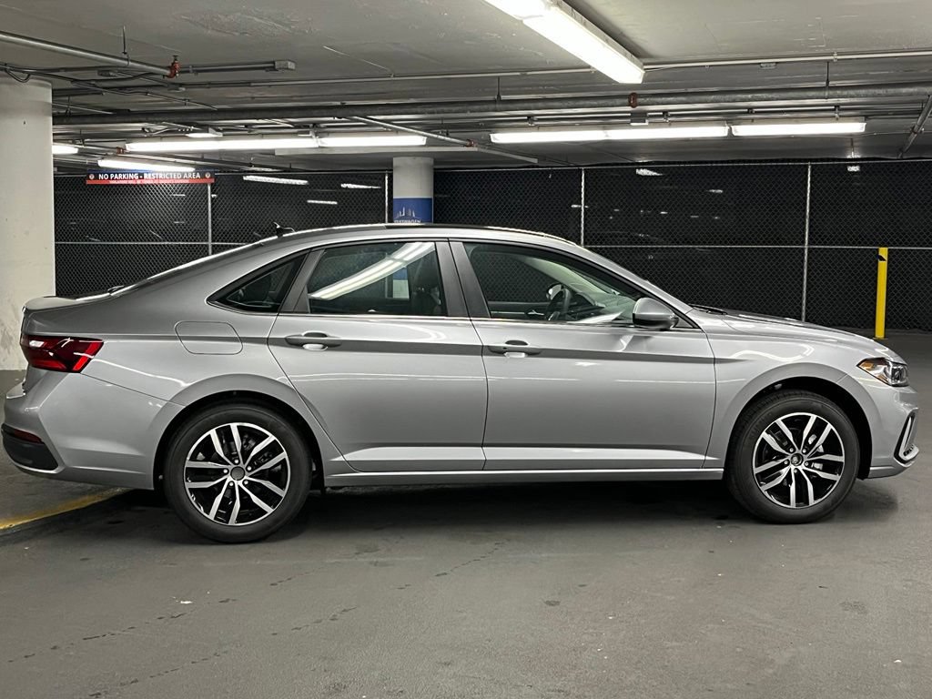 New 2027 Volkswagen Jetta SE FWD image 34
