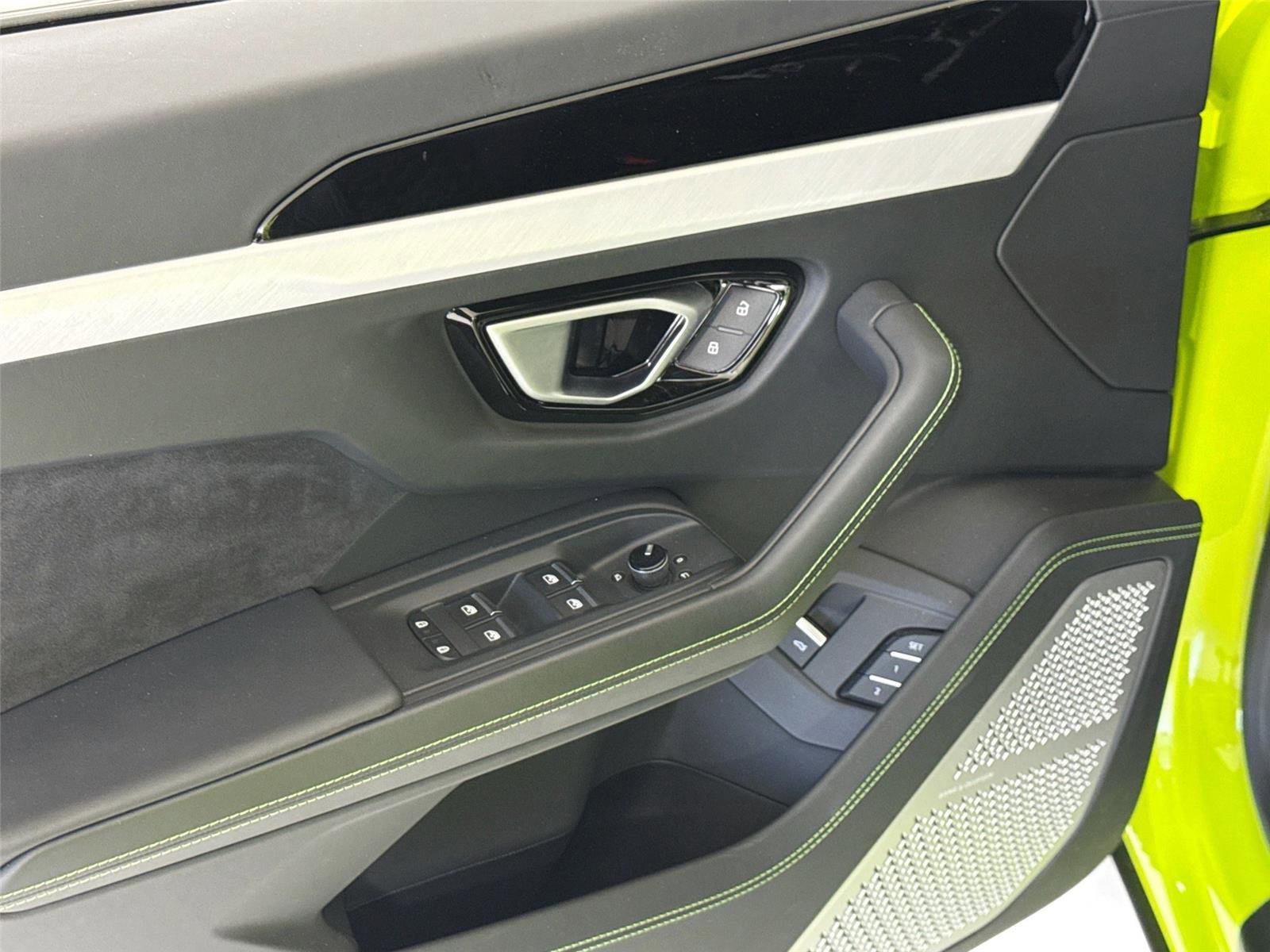 Used 2024 Lamborghini Urus S image 13