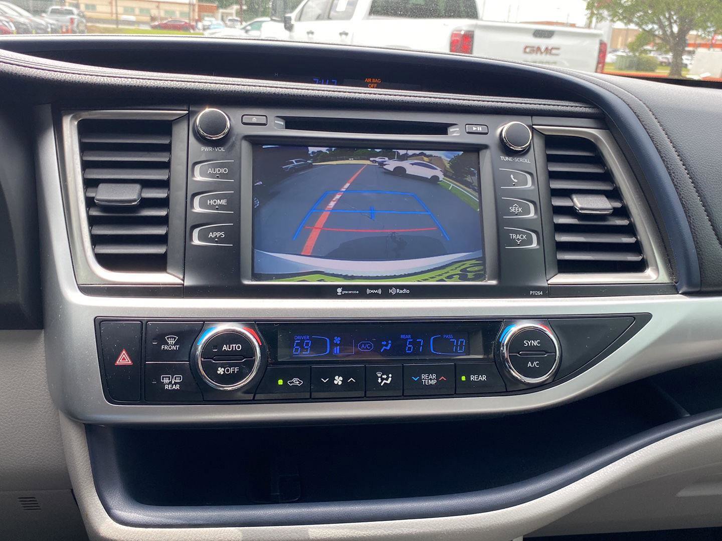 Used 2016 Toyota Highlander Plus FWD image 25