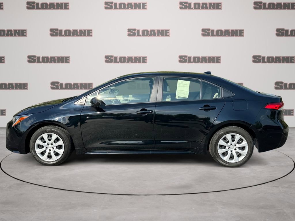 Used 2024 Toyota Corolla LE FWD image 2