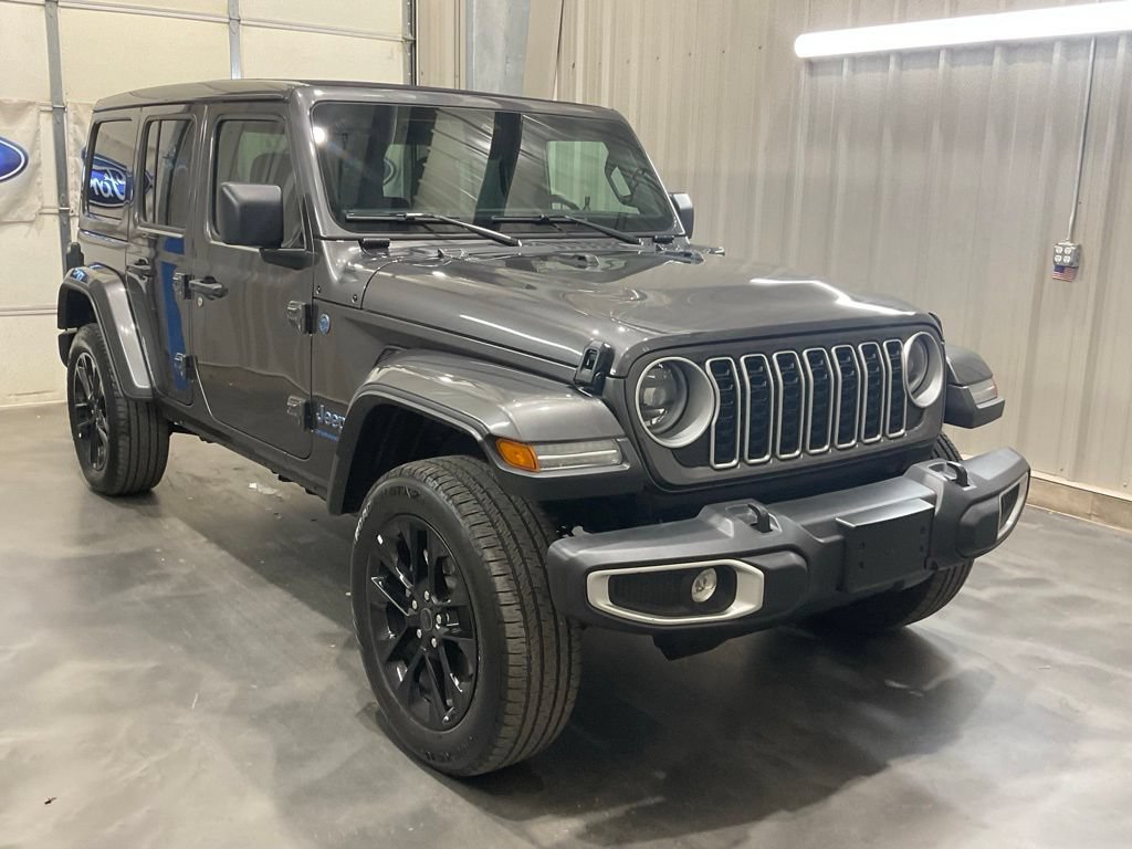 Used 2025 Jeep Wrangler Unlimited Sahara w/ Safety Group AWD/4WD image 2