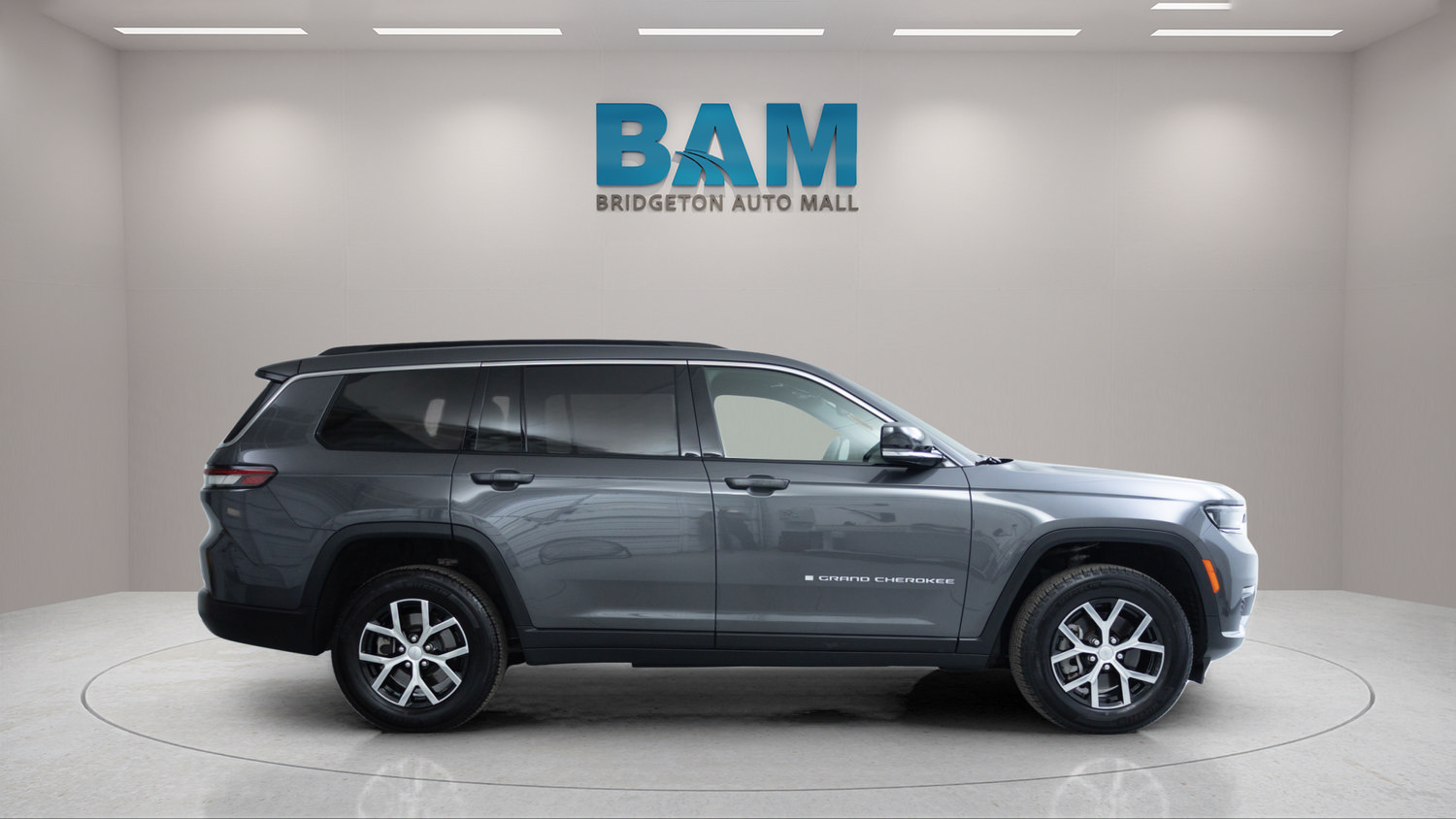 Used 2024 Jeep Grand Cherokee L Limited AWD/4WD image 8