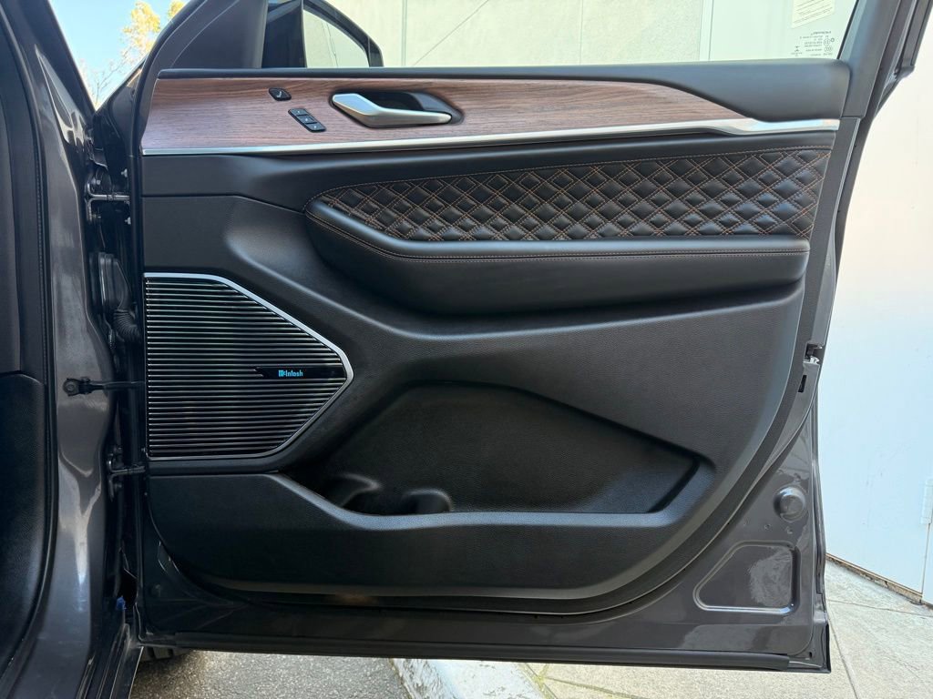 Used 2023 Jeep Grand Cherokee Summit w/ Luxury Tech Group V image 35