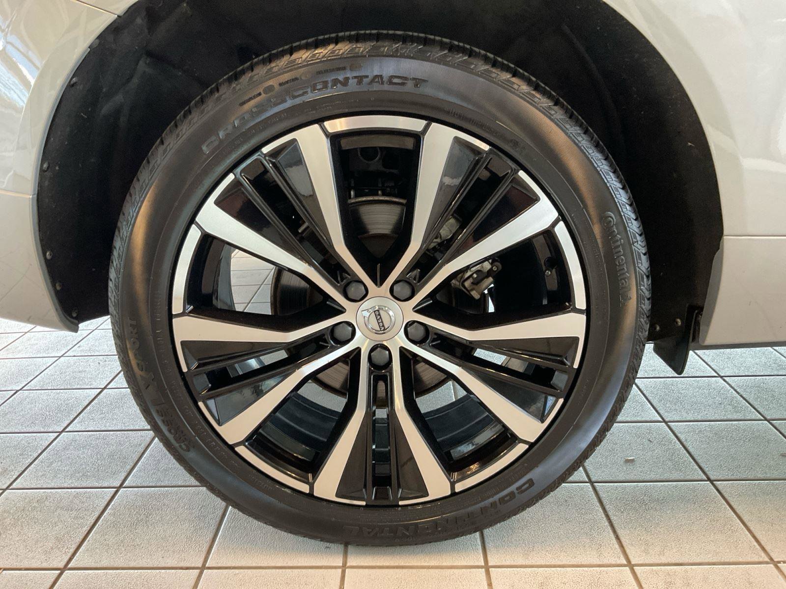 Certified 2023 Volvo XC60 B5 Plus w/ Climate Package AWD/4WD image 16