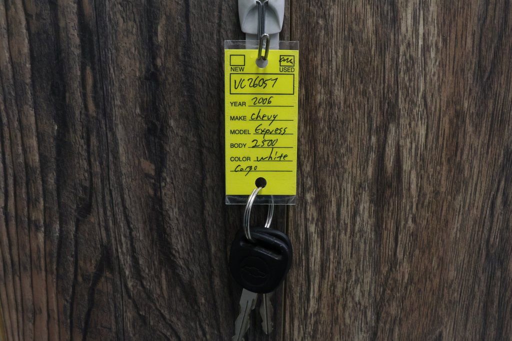 Used 2006 Chevrolet Express 2500 image 8