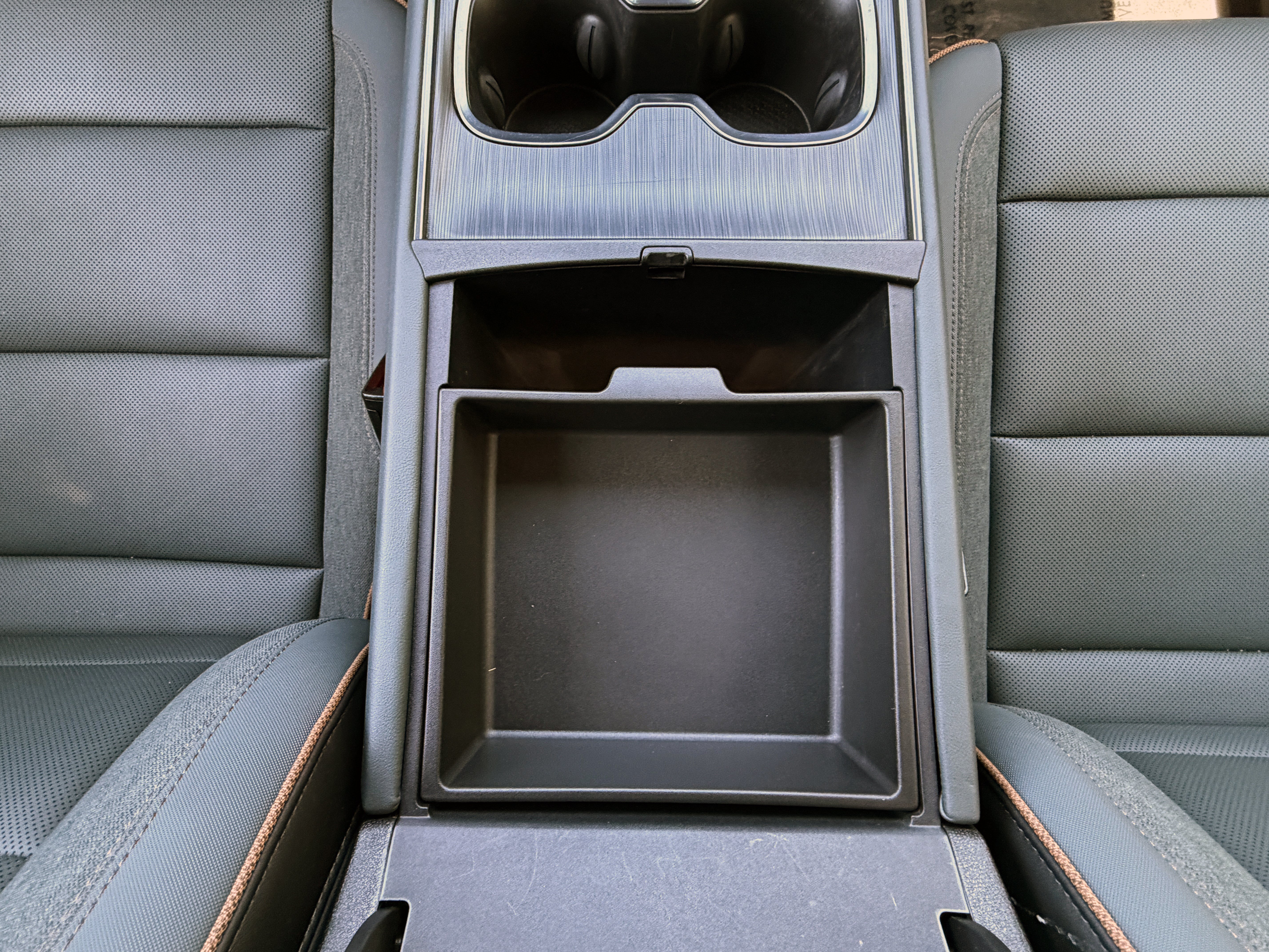 Used 2025 GMC Acadia AT4 w/ Luxury Package AWD/4WD image 25