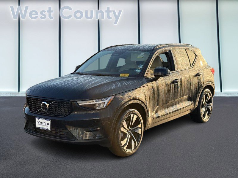 Certified 2023 Volvo XC40 B5 Ultimate w/ Protection Package Premier image 9