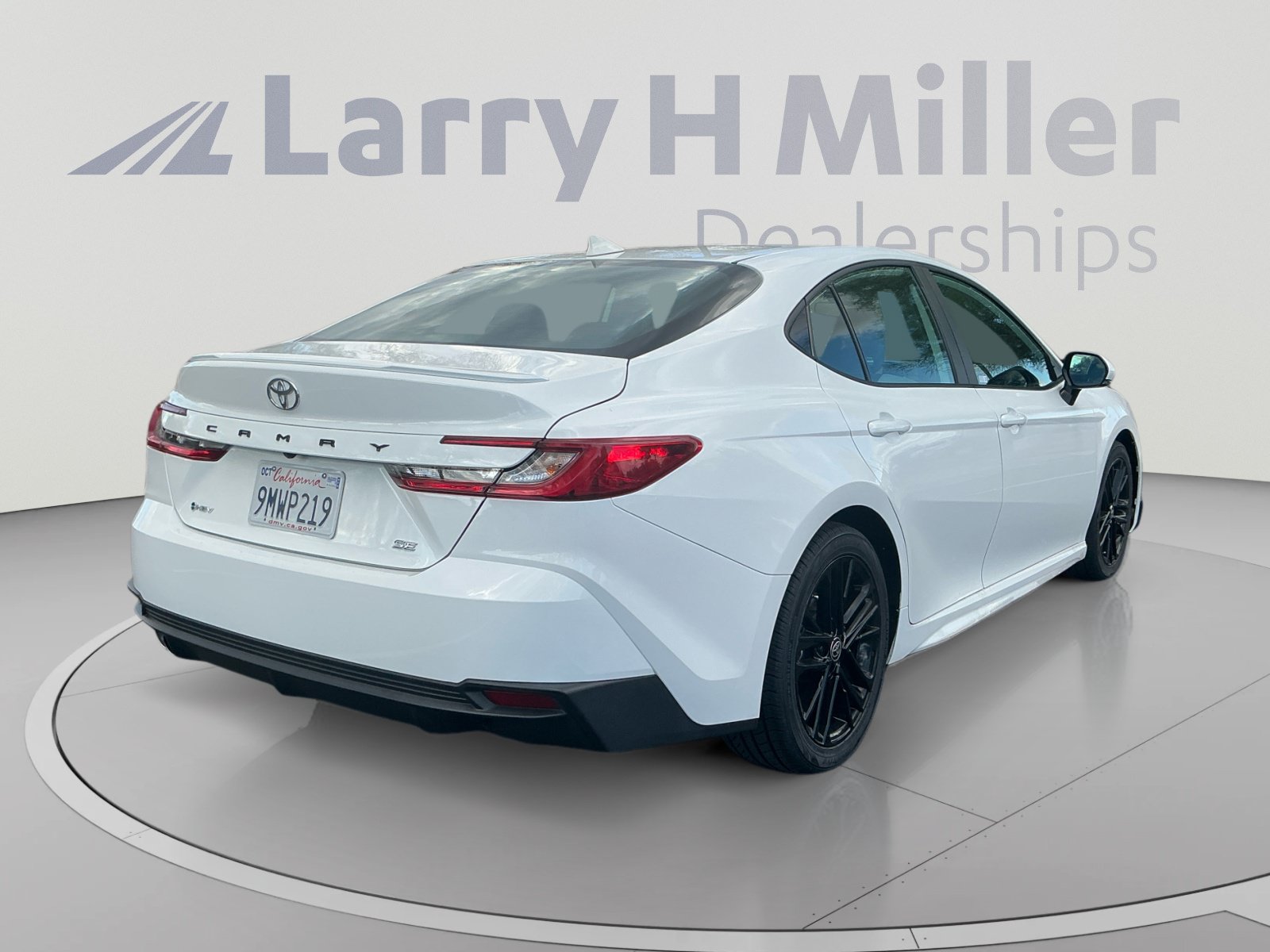 Certified 2025 Toyota Camry SE FWD image 4