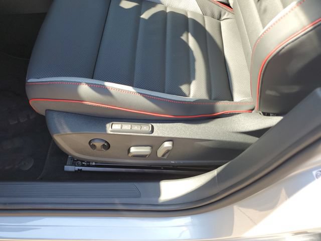 New 2026 Volkswagen GTI SE FWD image 17
