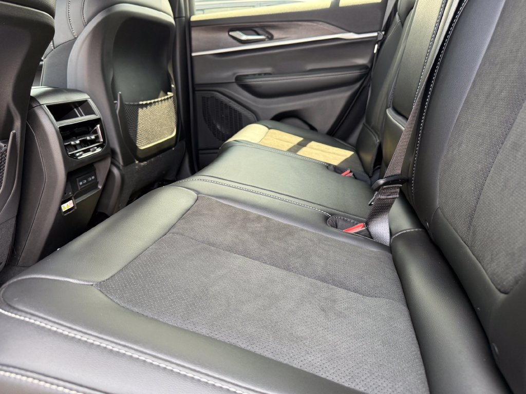 New 2026 Jeep Grand Cherokee Altitude RWD image 20