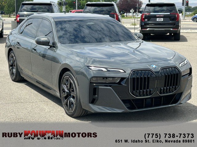Used 2025 BMW 750e xDrive w/ Premium Package AWD/4WD image 1