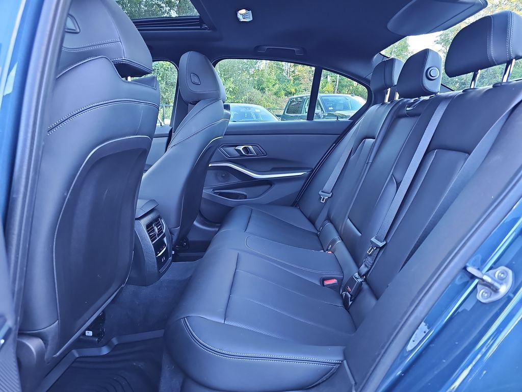 Used 2025 BMW 330i xDrive Sedan w/ M Sport Package AWD/4WD image 27