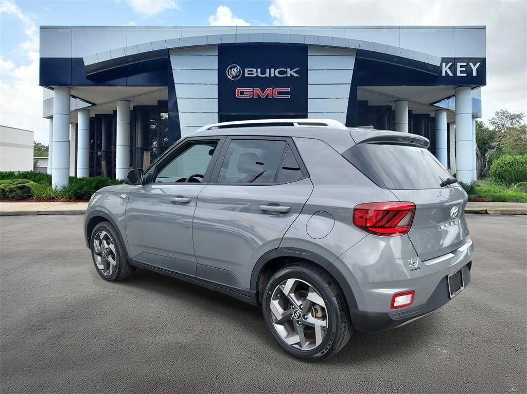Certified 2023 Hyundai Venue SEL w/ Cargo Package image 4
