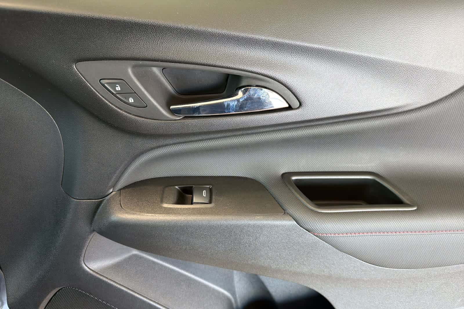 Used 2022 Chevrolet Equinox RS w/ Infotainment Package FWD image 18