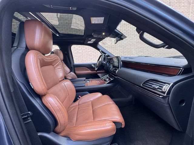 Used 2020 Lincoln Navigator L Reserve w/ Luxury Package AWD/4WD image 21