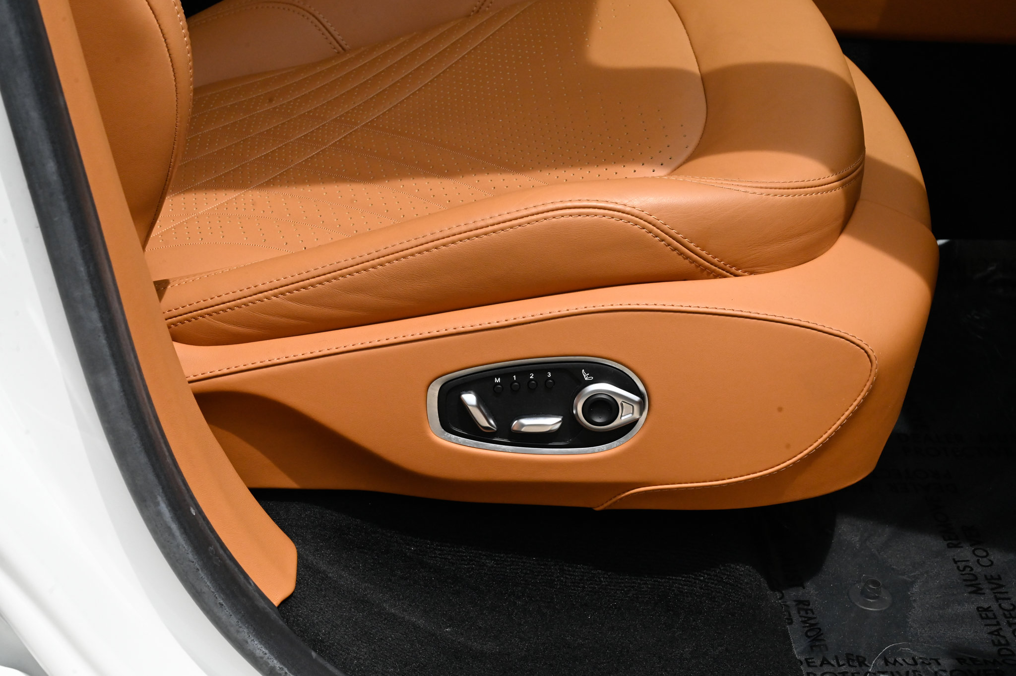 Used 2024 Aston Martin DBX AWD/4WD image 55