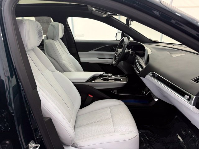 Used 2025 Cadillac Lyriq Luxury w/ LPO, Floor Liner Package AWD/4WD image 21