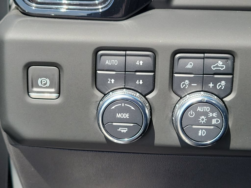 Used 2024 GMC Sierra 1500 AT4 w/ Technology Package AWD/4WD image 26