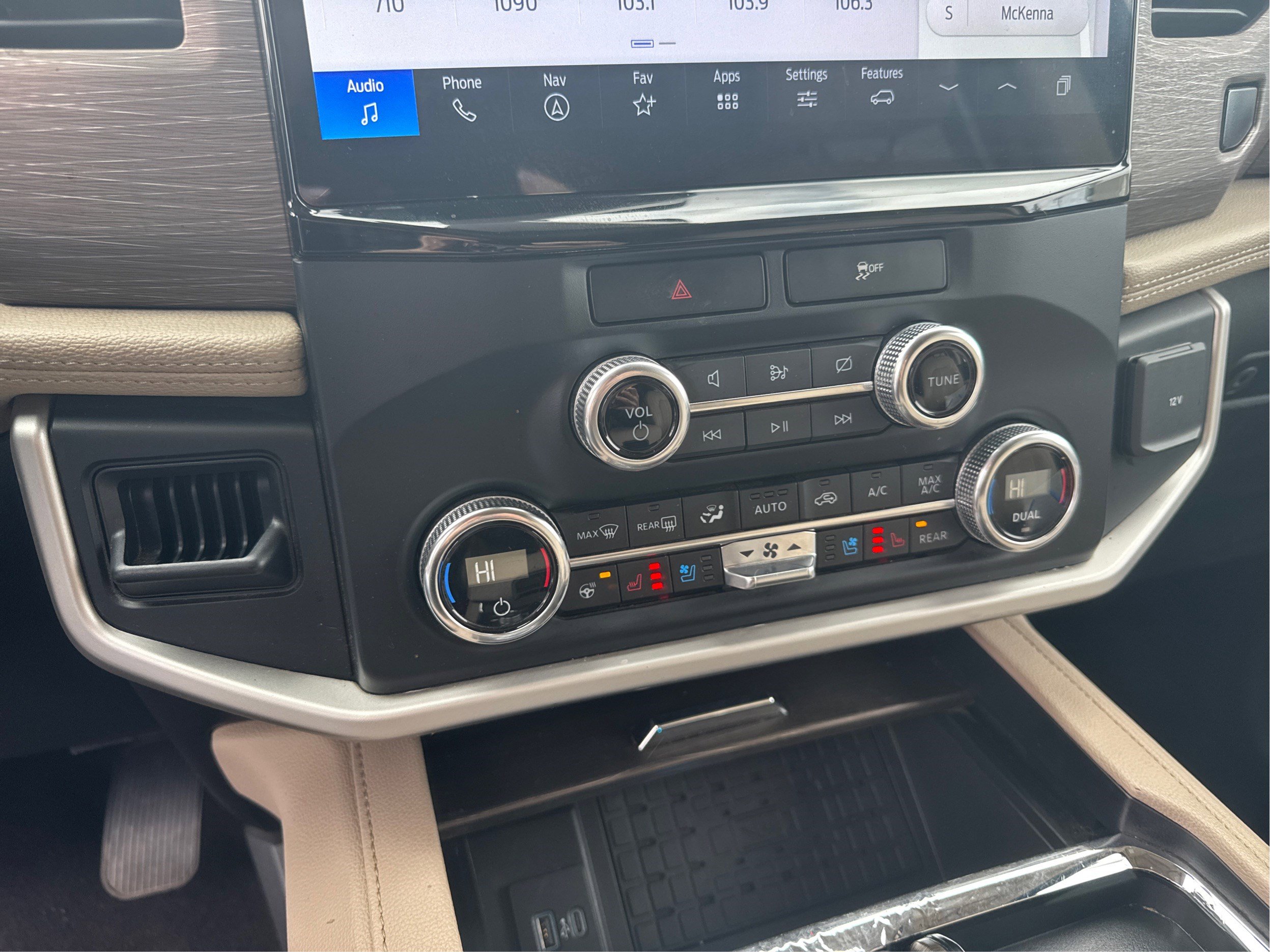 Used 2023 Ford Expedition Limited image 17