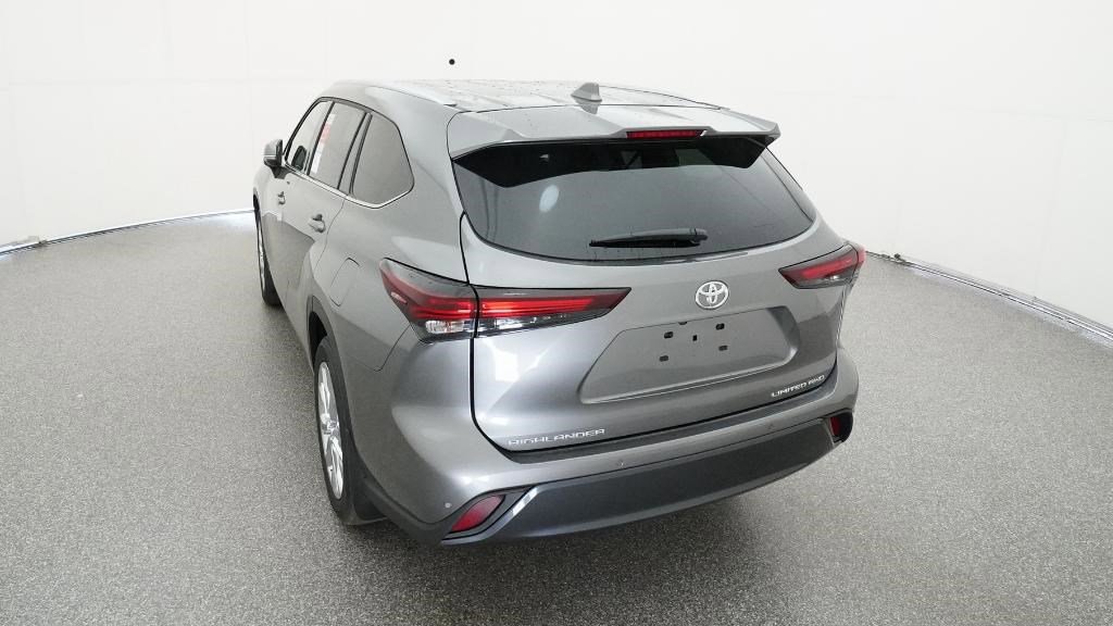 New 2025 Toyota Highlander Limited image 16