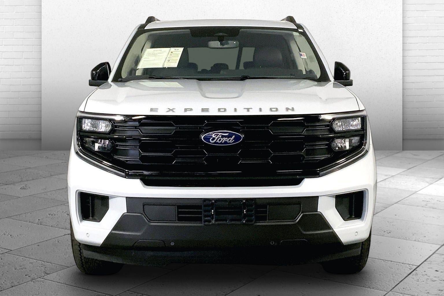 Used 2025 Ford Expedition Active AWD/4WD image 2