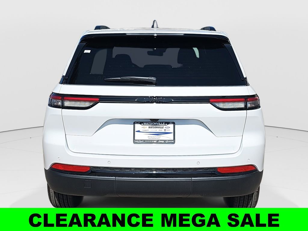 New 2025 Jeep Grand Cherokee Altitude image 4