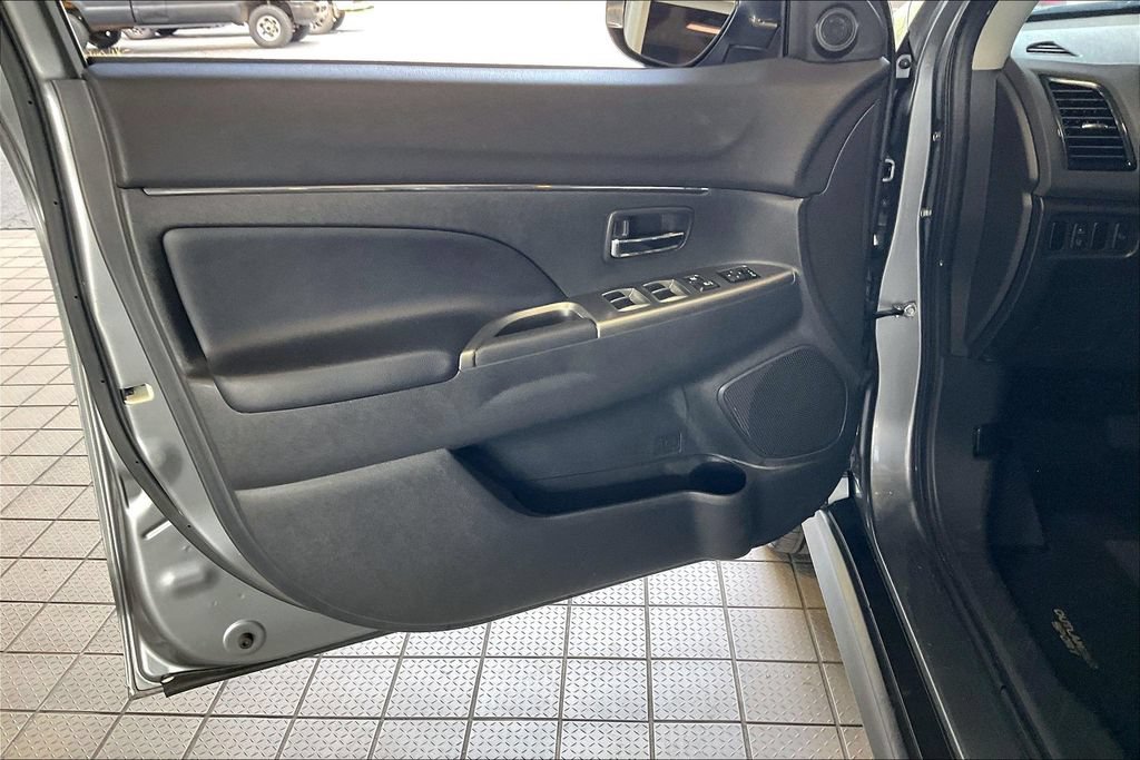 Used 2022 Mitsubishi Outlander Sport SE FWD image 2